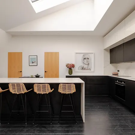 Apartment Veeve - Artistic Elevation