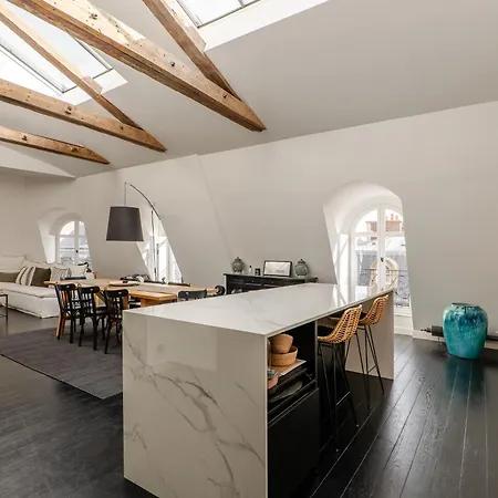 Veeve - Artistic Elevation Apartment *